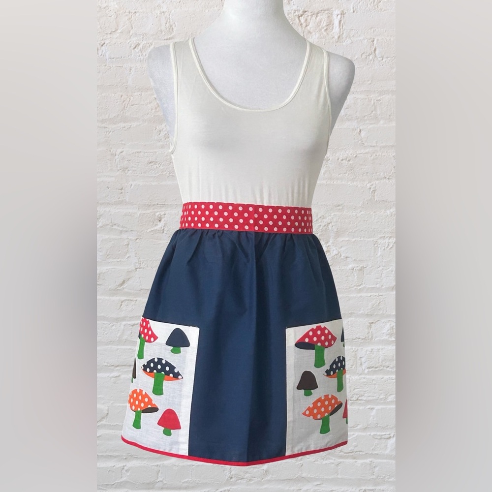 Vintage Artistic Creation Art Mushroom Print Apron Smock Skirt Patch Pockets NWT